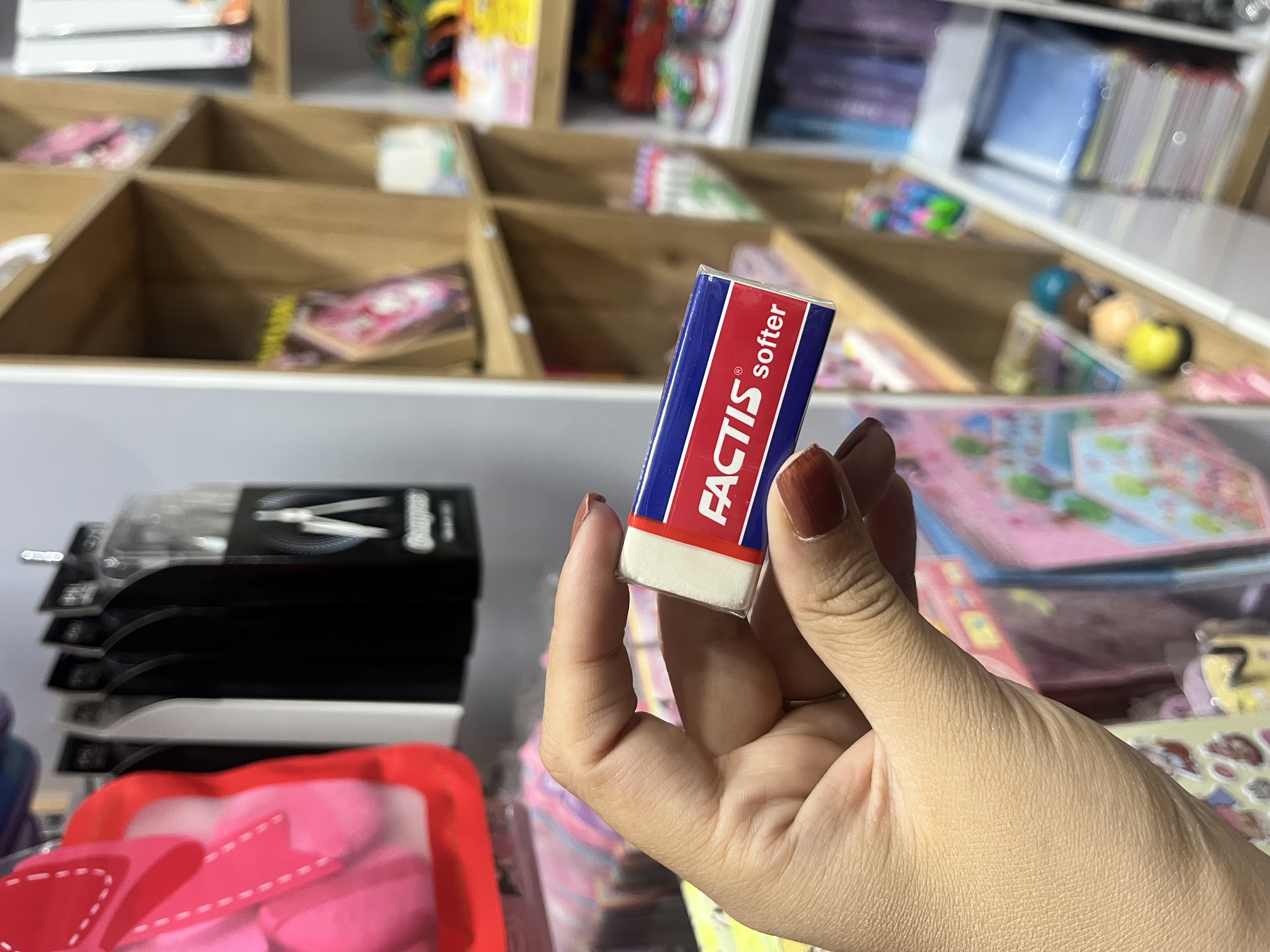 پاک کن سفید رنگ فکتیس